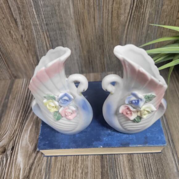 2 Vintage Small Swan & Floral Vases - Picture 3 of 7